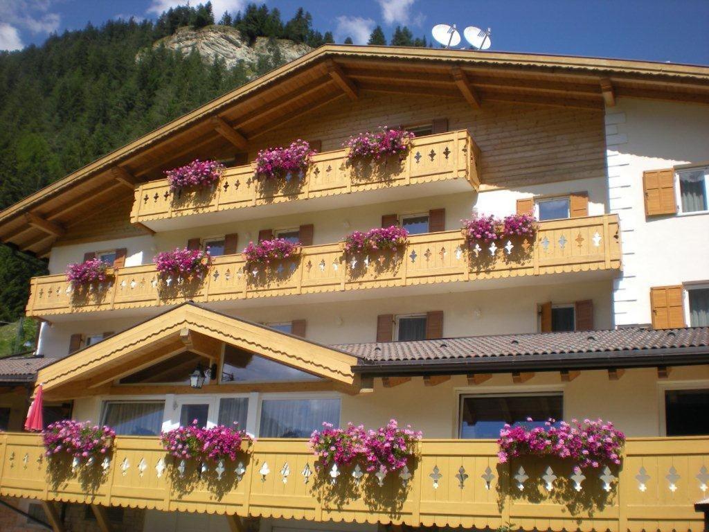 Albergo Fiordaliso Canazei Exterior foto